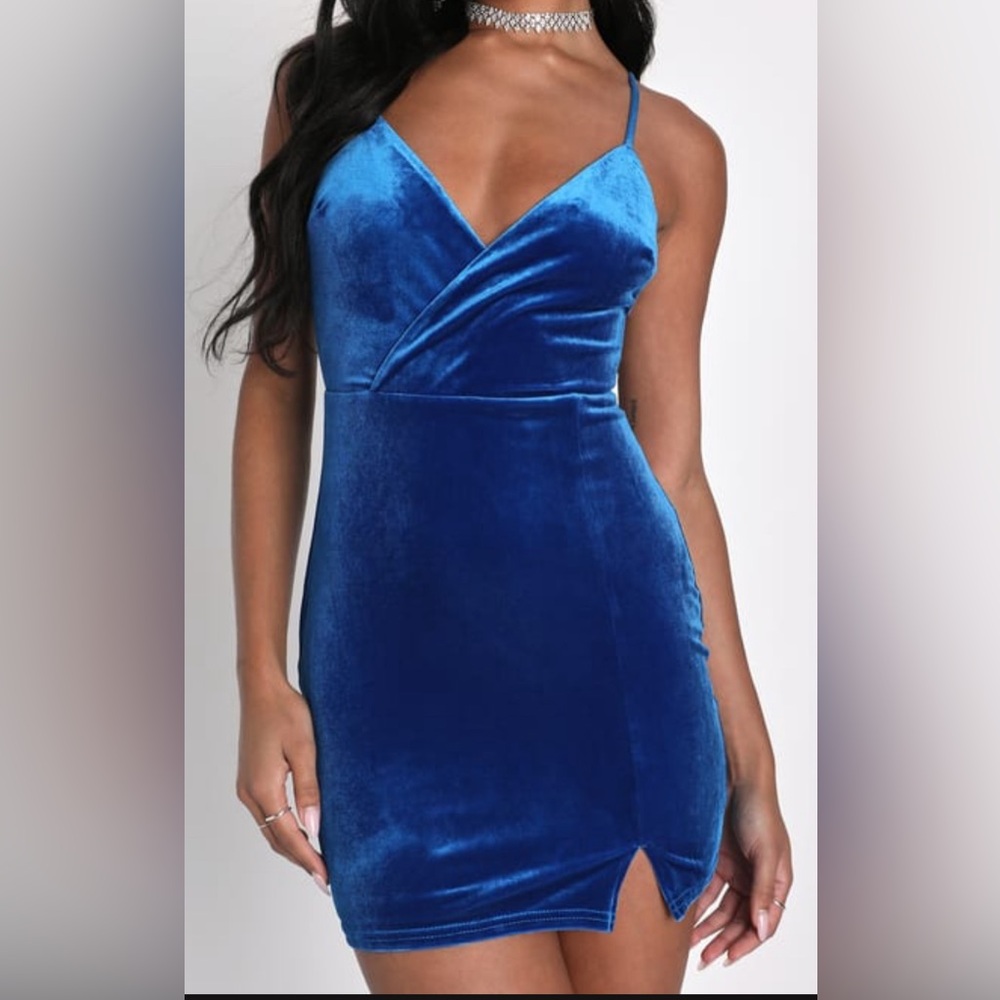 Lulu’s Luxurious Attitude Blue Velvet Surplice Bodycon Mini Dress Size L. NWT.